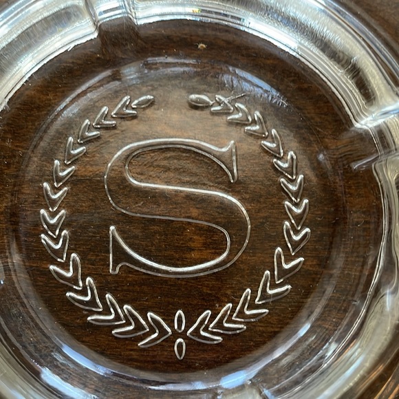 Vintage Sheraton Hotel Clear Glass Logo Ashtray (4.75" Diameter) - Picture 2 of 6